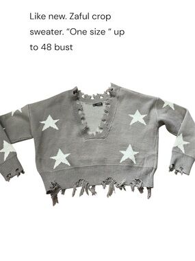 Zaful Gray Star Distressed V‑Neck Crop Sweater